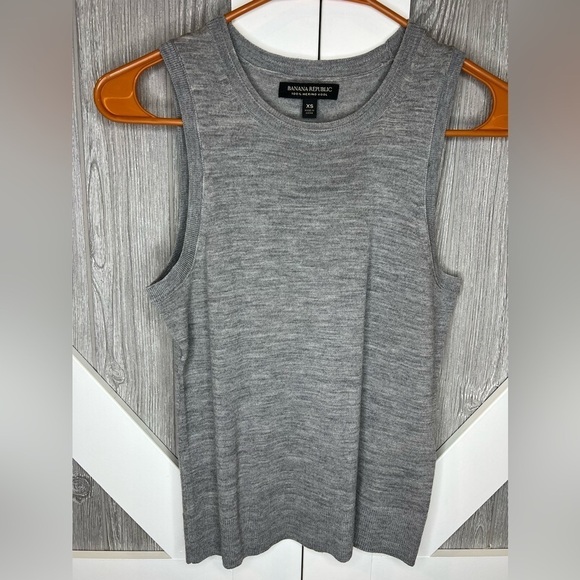 B15.8 Banana Republic 100% Extra Fine Merino Wool Sweater Vest Gray XS - Picture 2 of 5